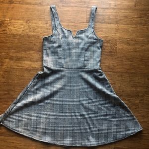 4/$25 Black/grey/white plaid dress